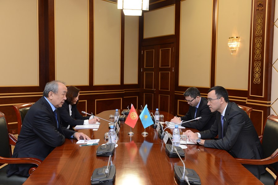 Meeting of M.Ashibayev with the Ambassador extraordinary and plenipotentiary of Kyrgyz Republic in Kazakhstan E. Omuraliyev
