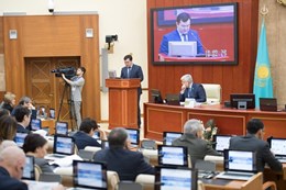 10.04.2017 Government hour: "On implementation of "Nurly Zhol" State program of infrastructure development for 2015-2019 (transport and logistic infrastructure)"