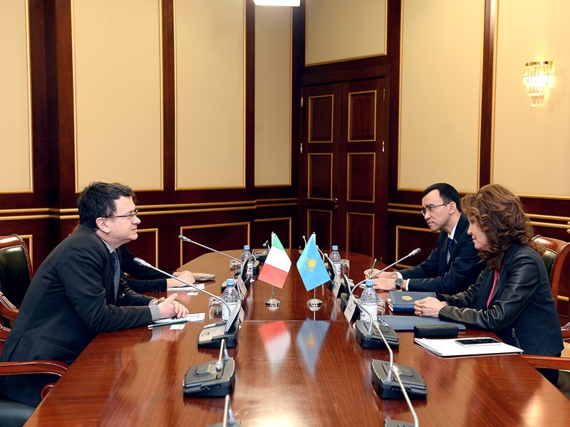 Встреча Д.Назарбаевой с Чрезвычайным и Полномочным Послом Италии в Республике Казахстан С.Раваньян, 10 февраля 2015г.